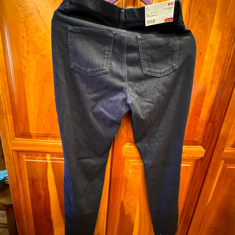 Uniclo jeans - Picture 2 of 4
